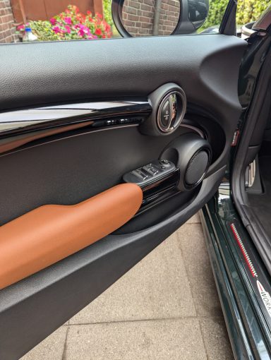 Kunststoffpflege Autoinnenraum